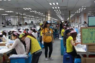 年轻人不进工厂都去哪里了？从金融中介服务看青年就业新趋势